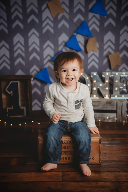 One year old boy cake smash session in Murrysville, PA