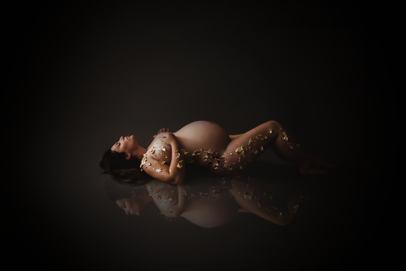 Pittsburgh maternity photographer gold leaf